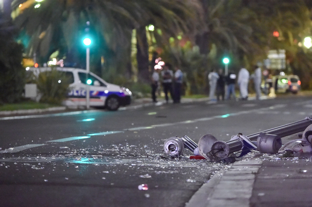 Terrible-attentat-a-Nice-sur-la-promenade-des-Anglais-apres-le-feu-dartifice-lors-de-la-fete-nation_exact1024x768_l